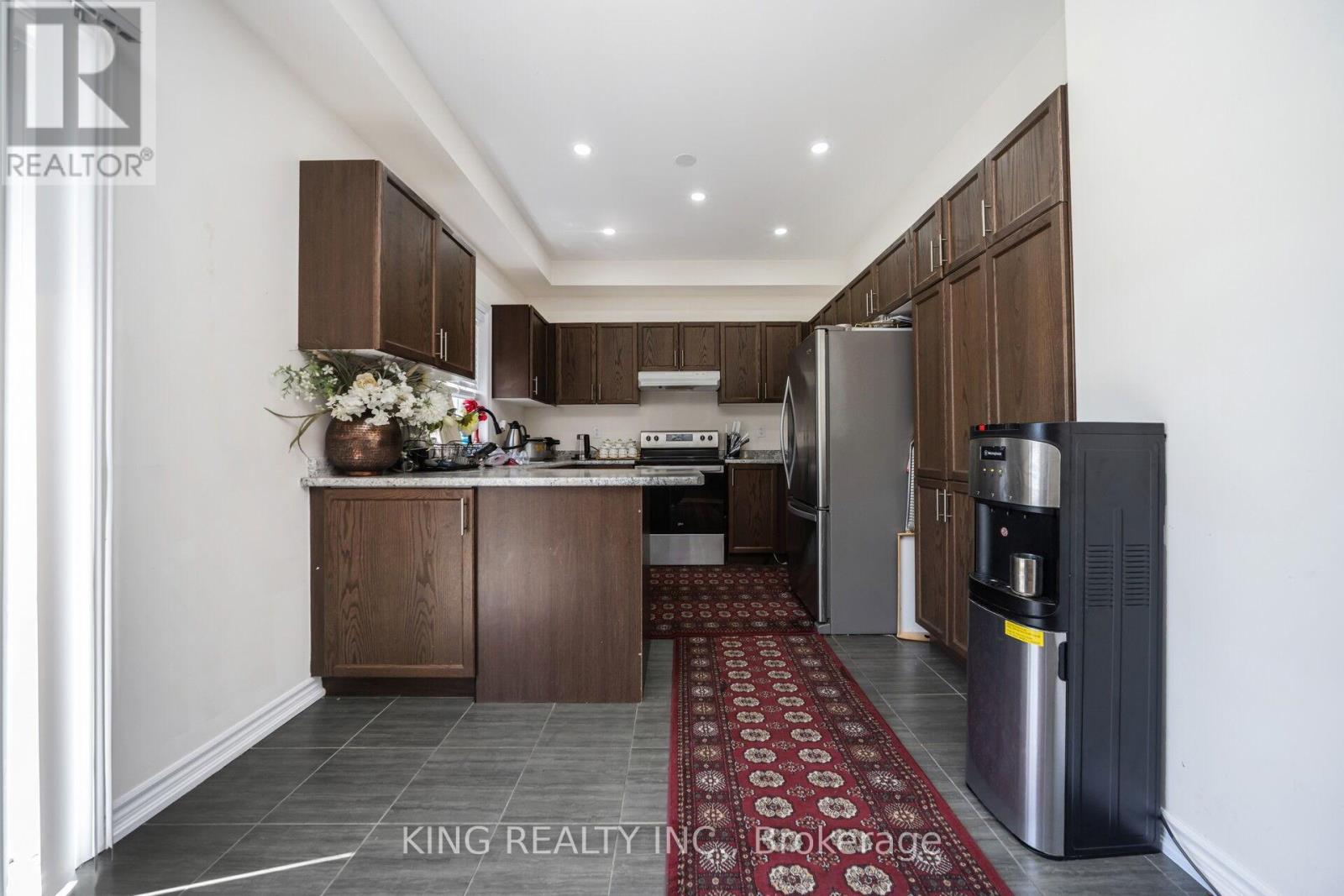 7 TODD CRESCENT - 18