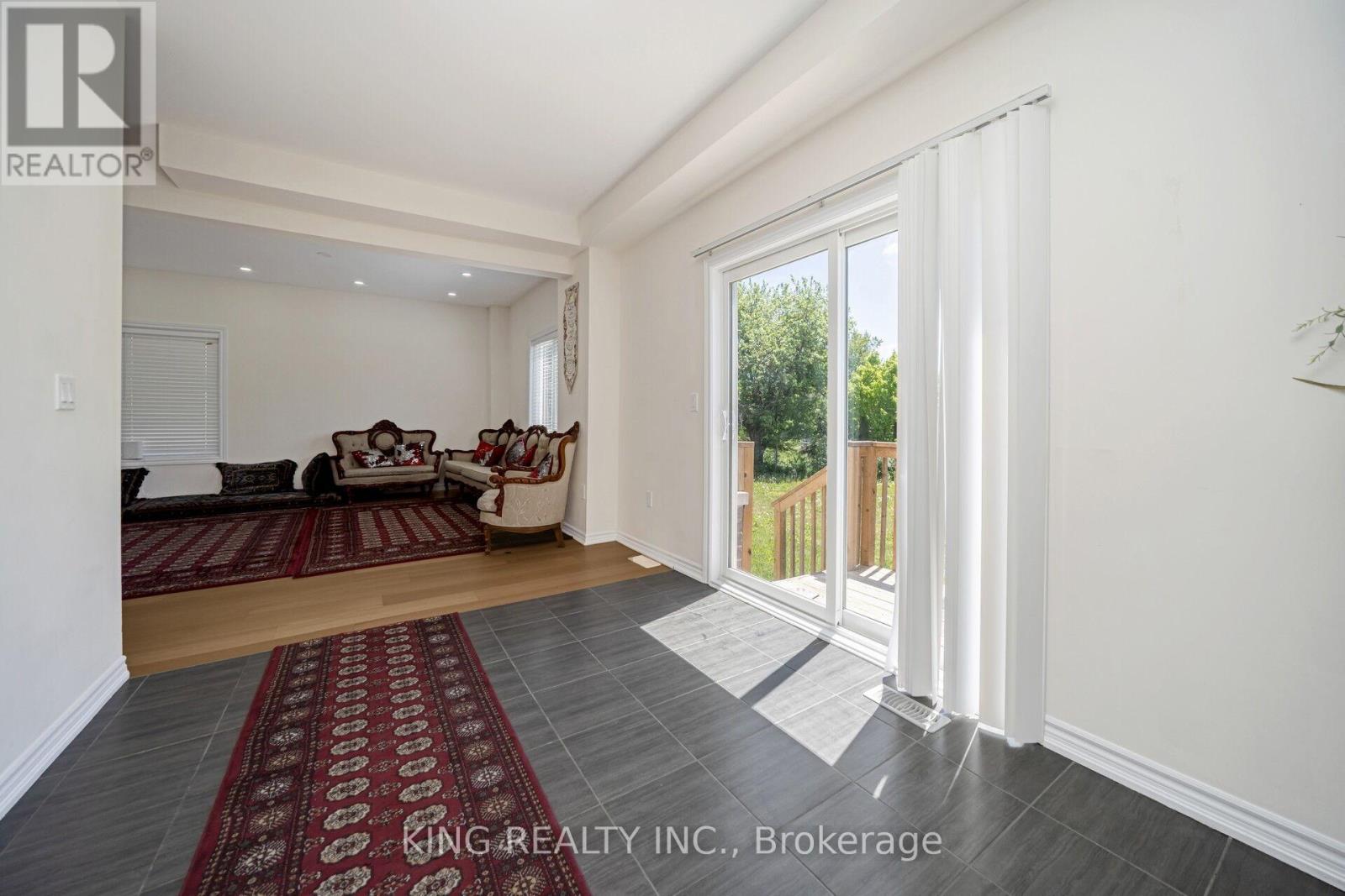 7 TODD CRESCENT - 21