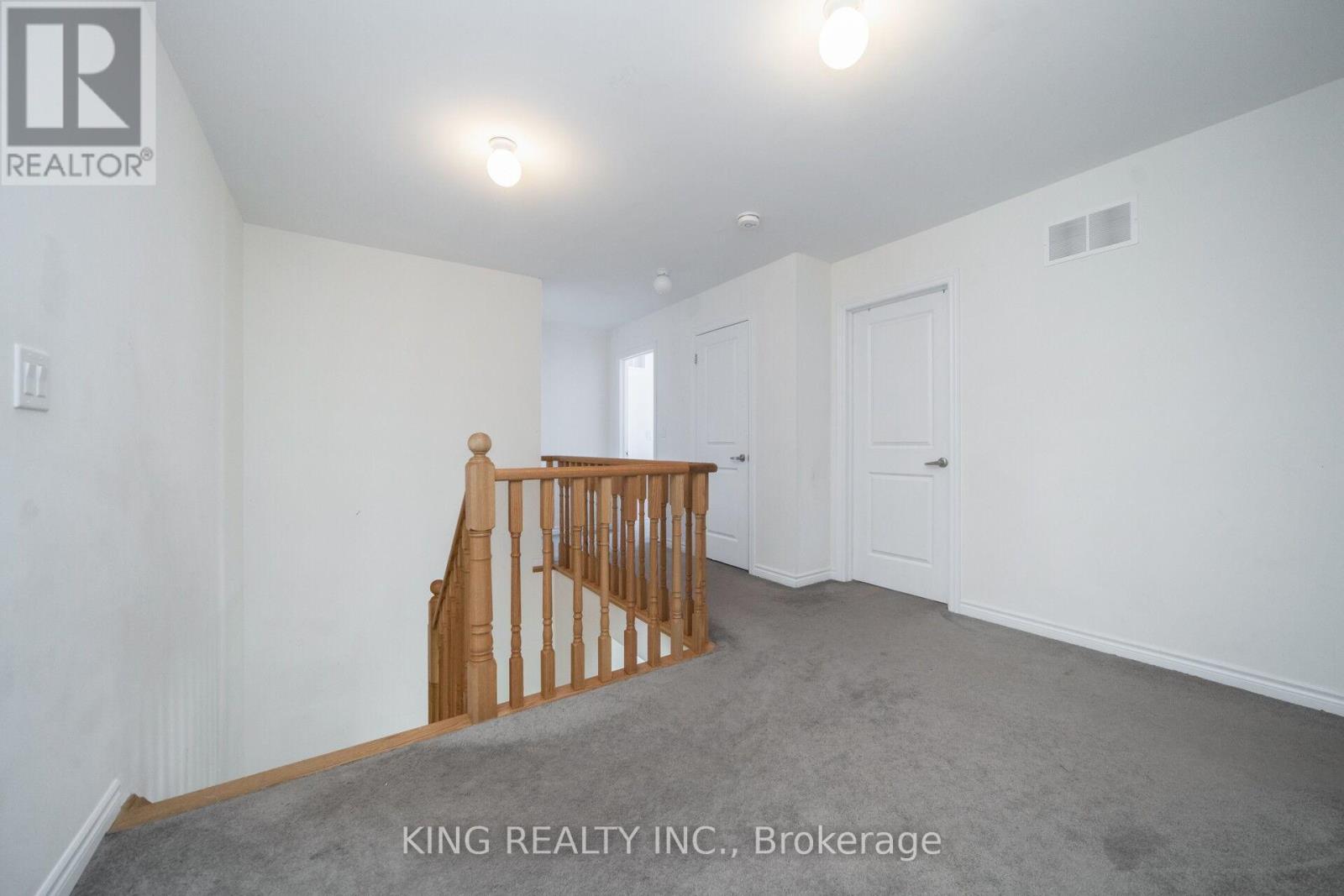 7 TODD CRESCENT - 24