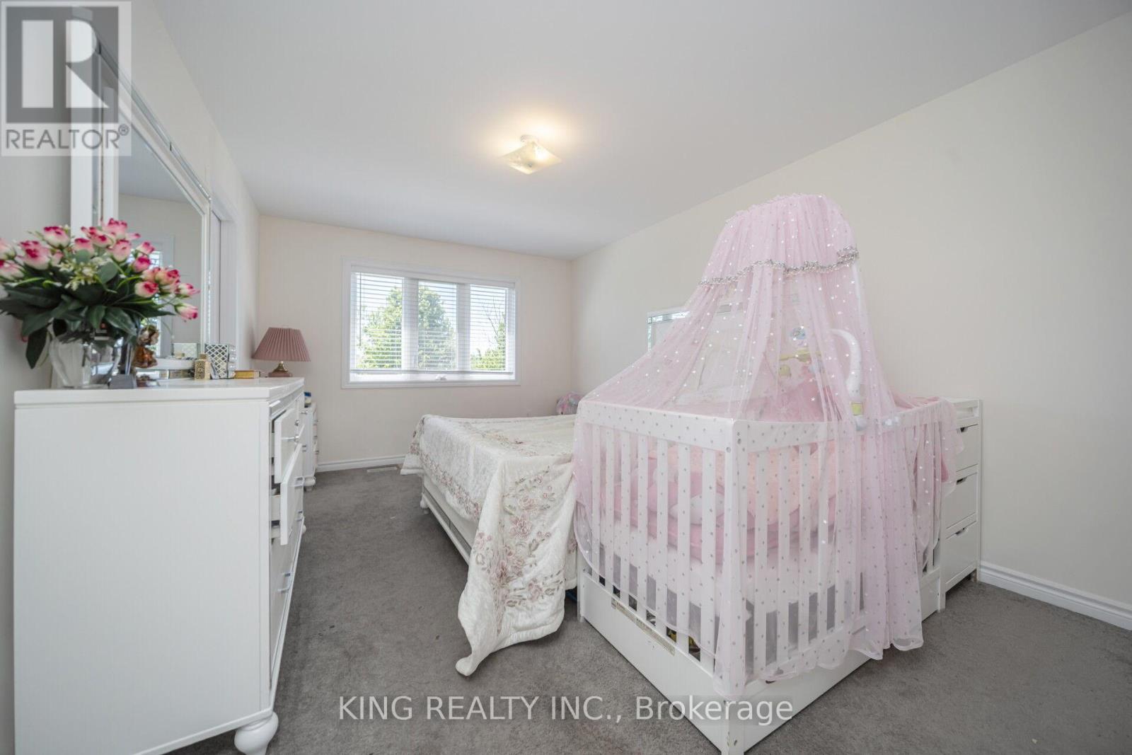 7 TODD CRESCENT - 25