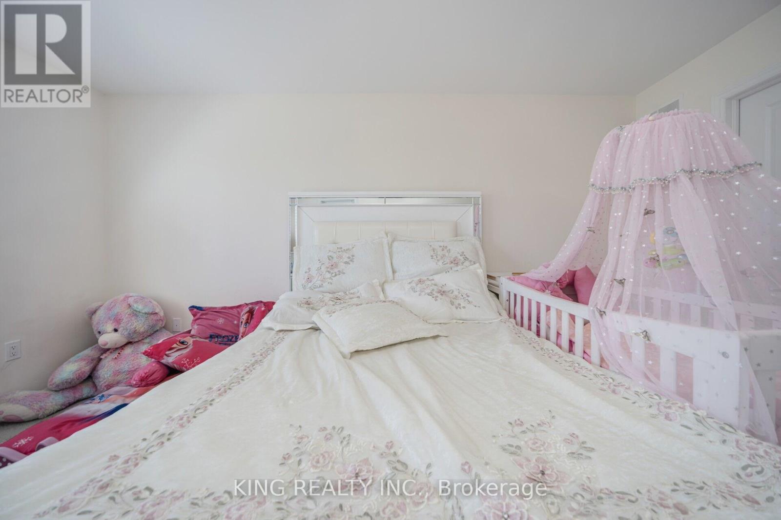 7 TODD CRESCENT - 26
