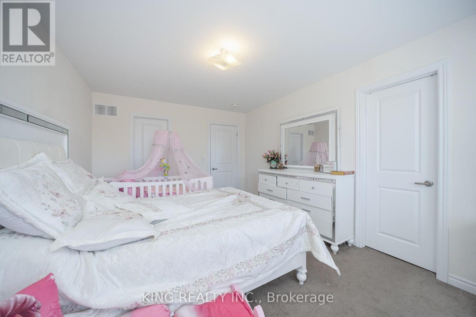 7 TODD CRESCENT - 27
