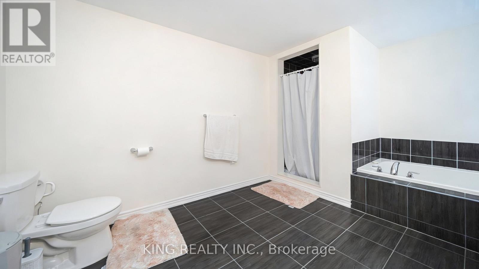 7 TODD CRESCENT - 29