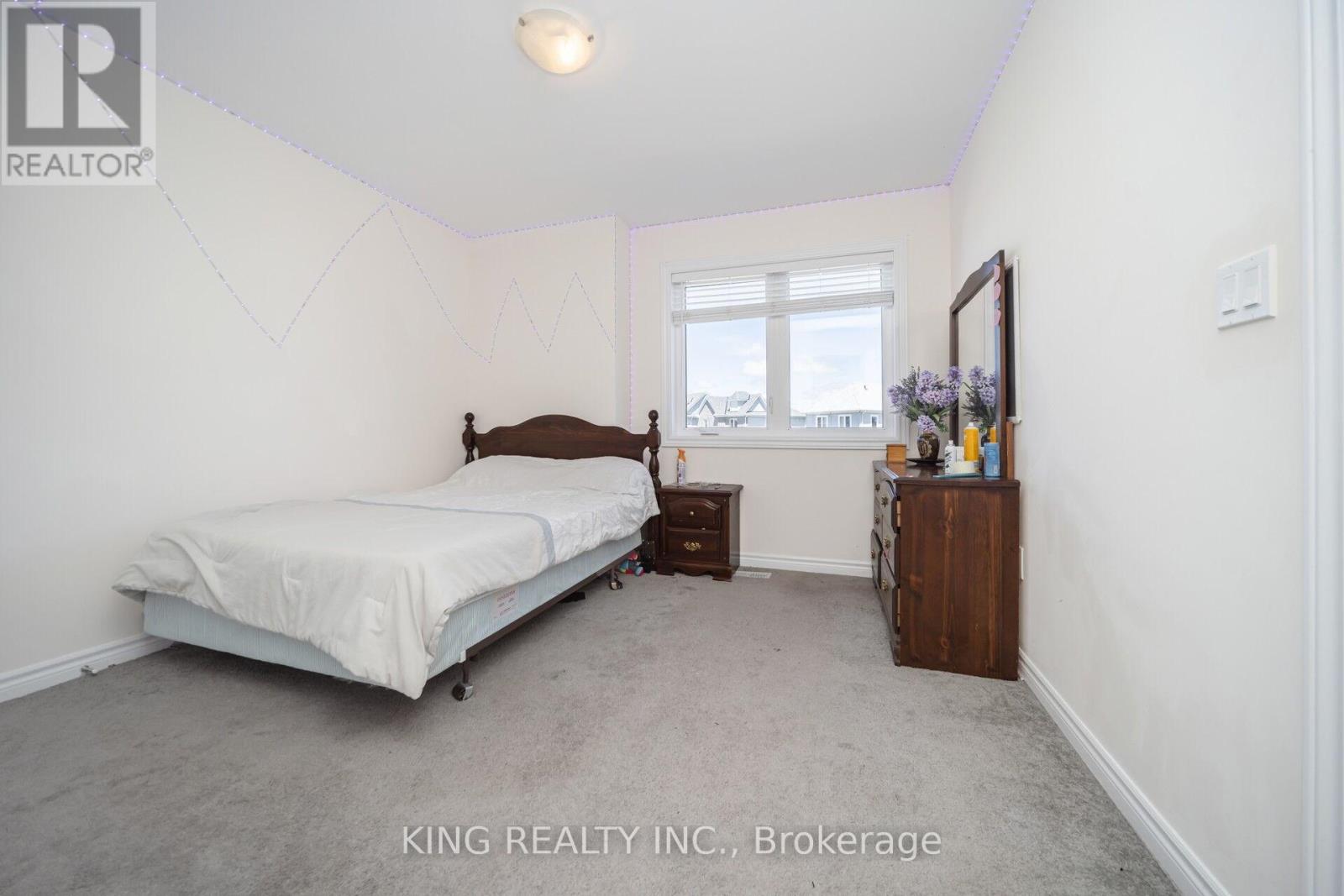 7 TODD CRESCENT - 31