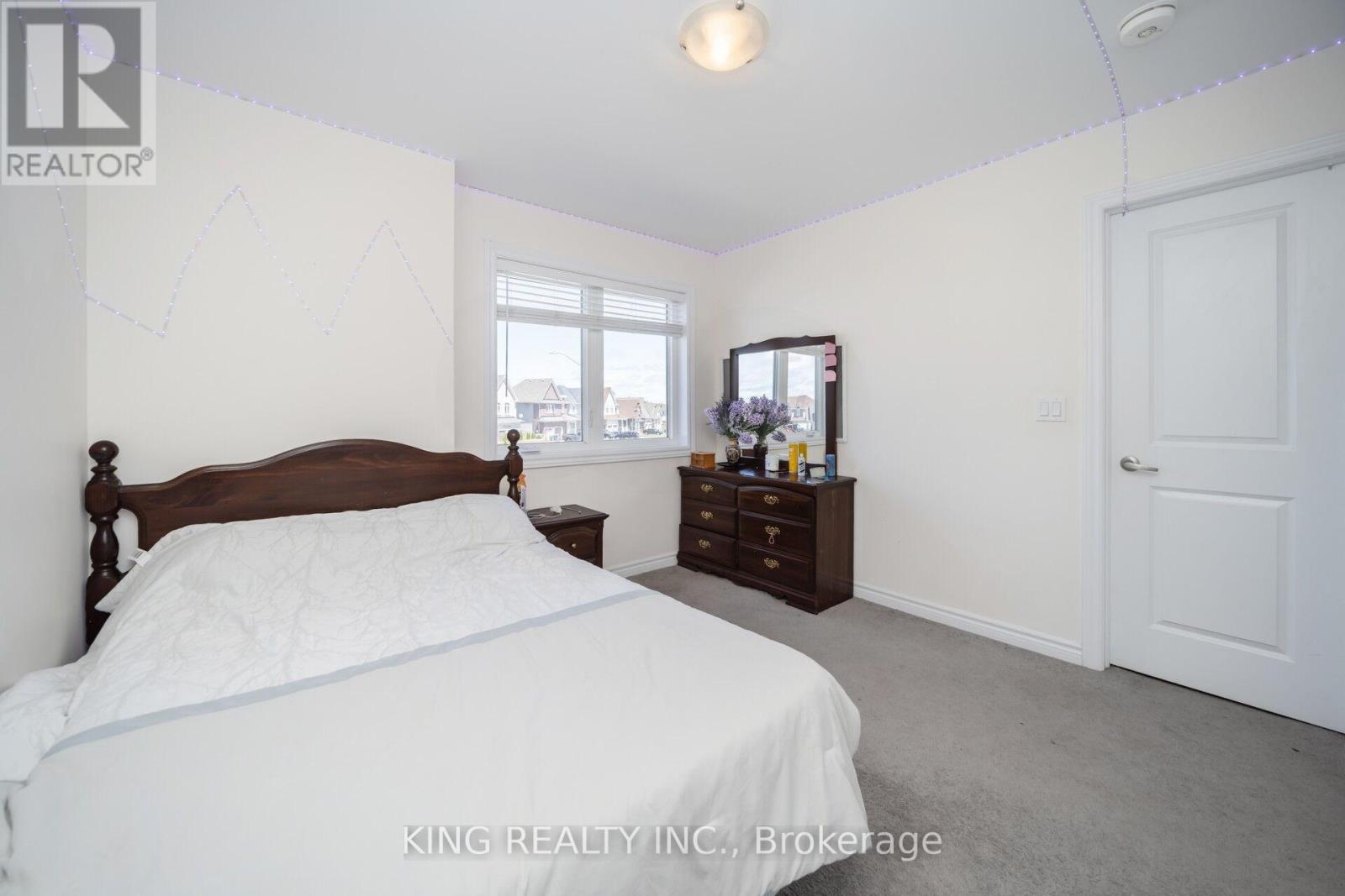 7 TODD CRESCENT - 32
