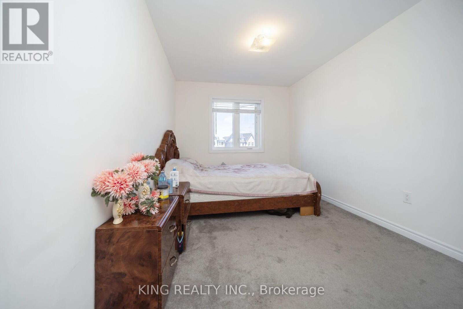 7 TODD CRESCENT - 34