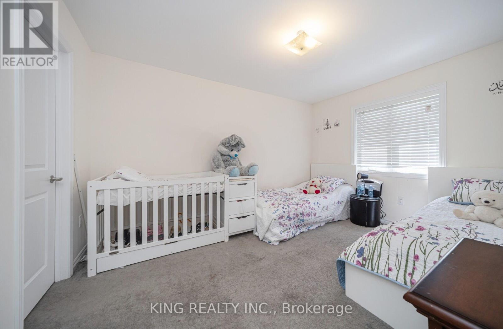 7 TODD CRESCENT - 40