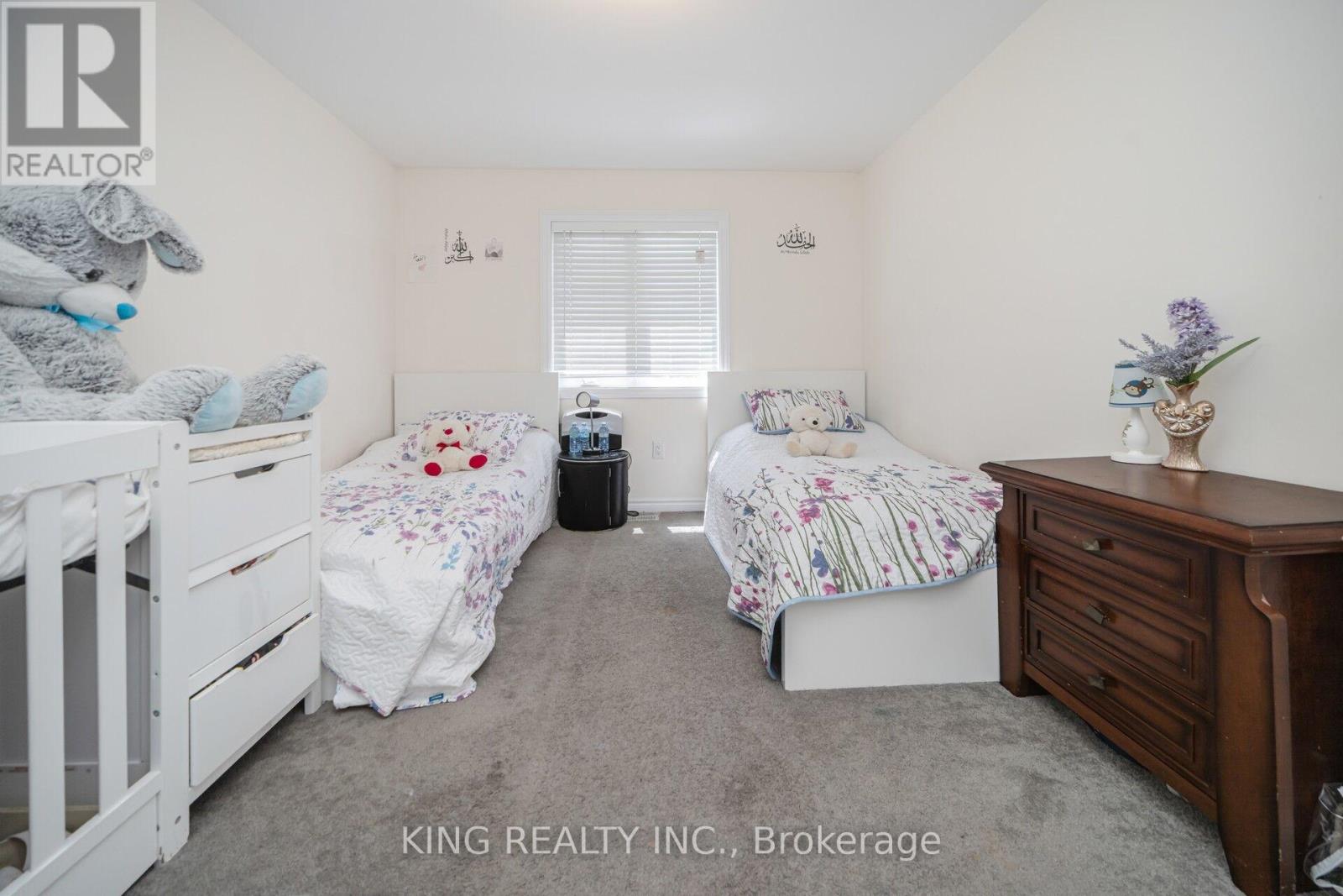 7 TODD CRESCENT - 41
