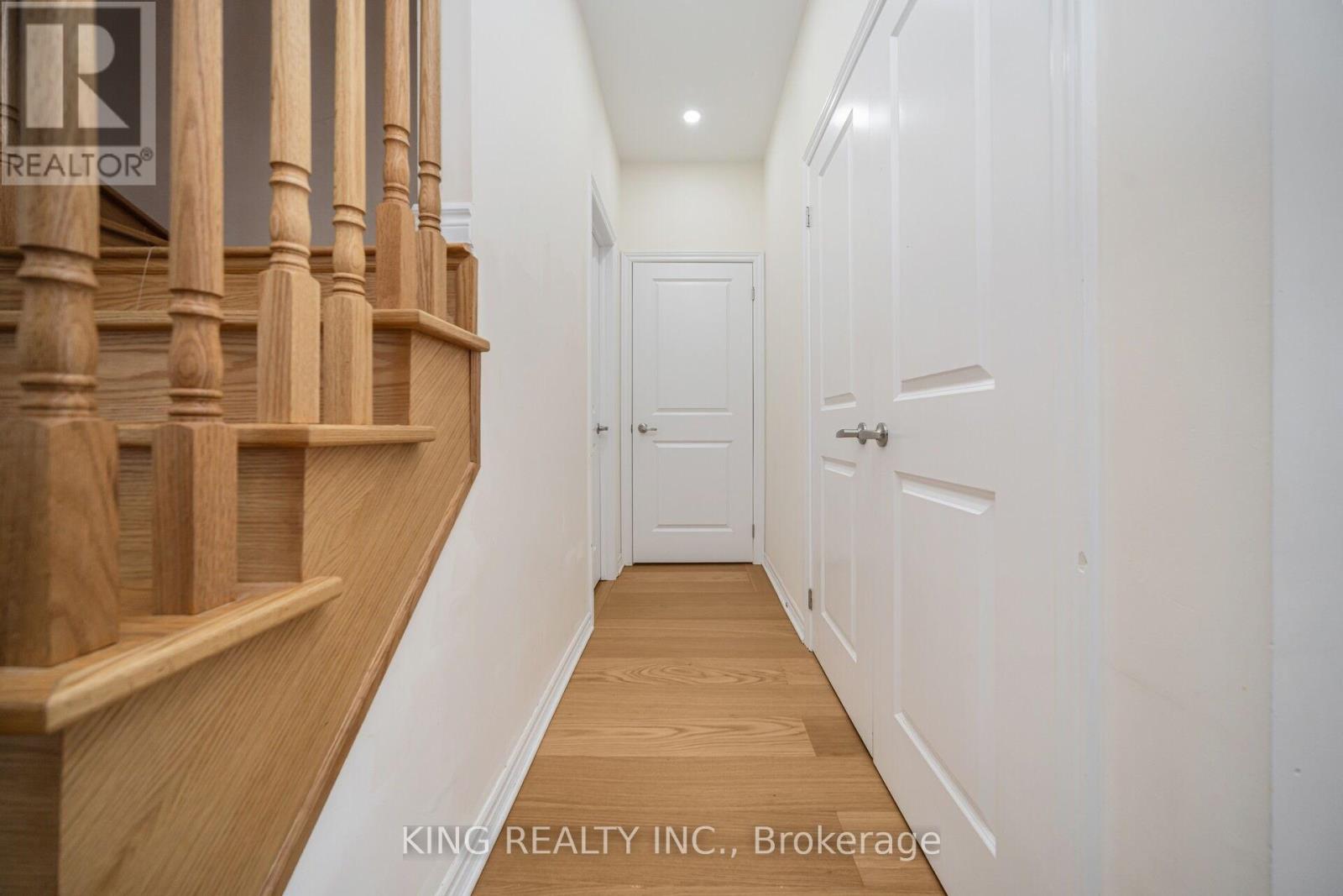 7 TODD CRESCENT - 44