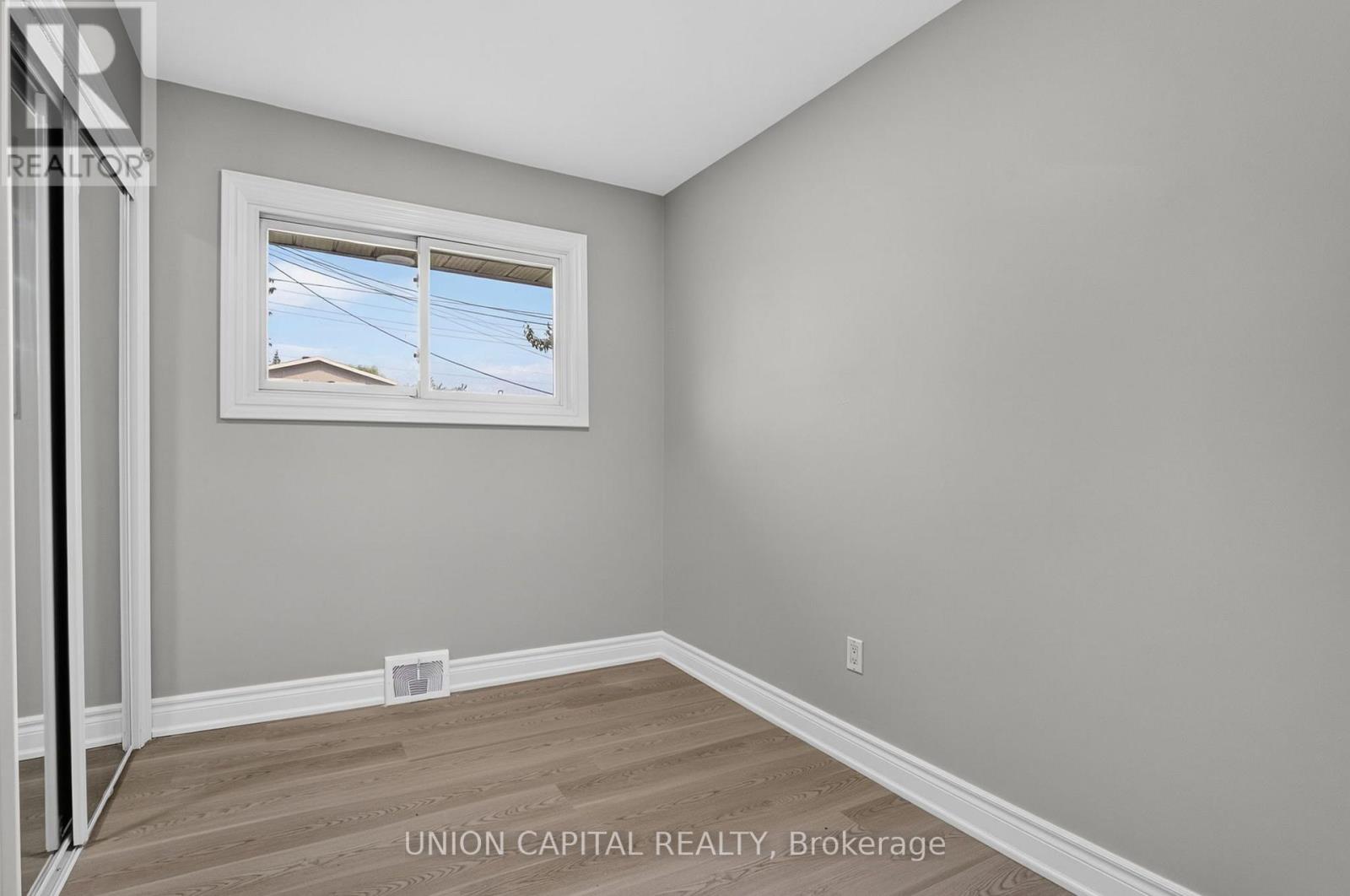 30 COLLIER ROAD N - 18