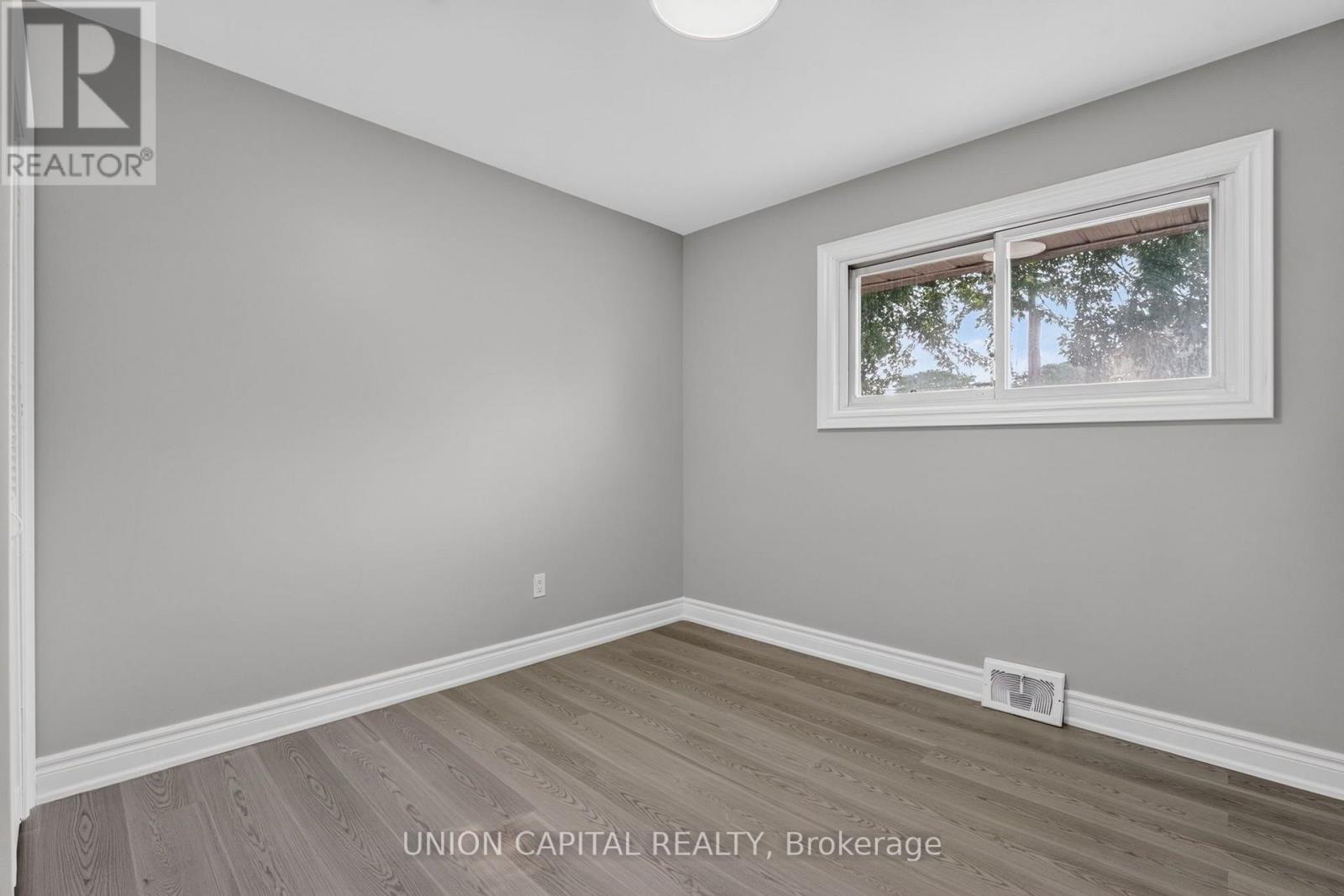 30 COLLIER ROAD N - 23