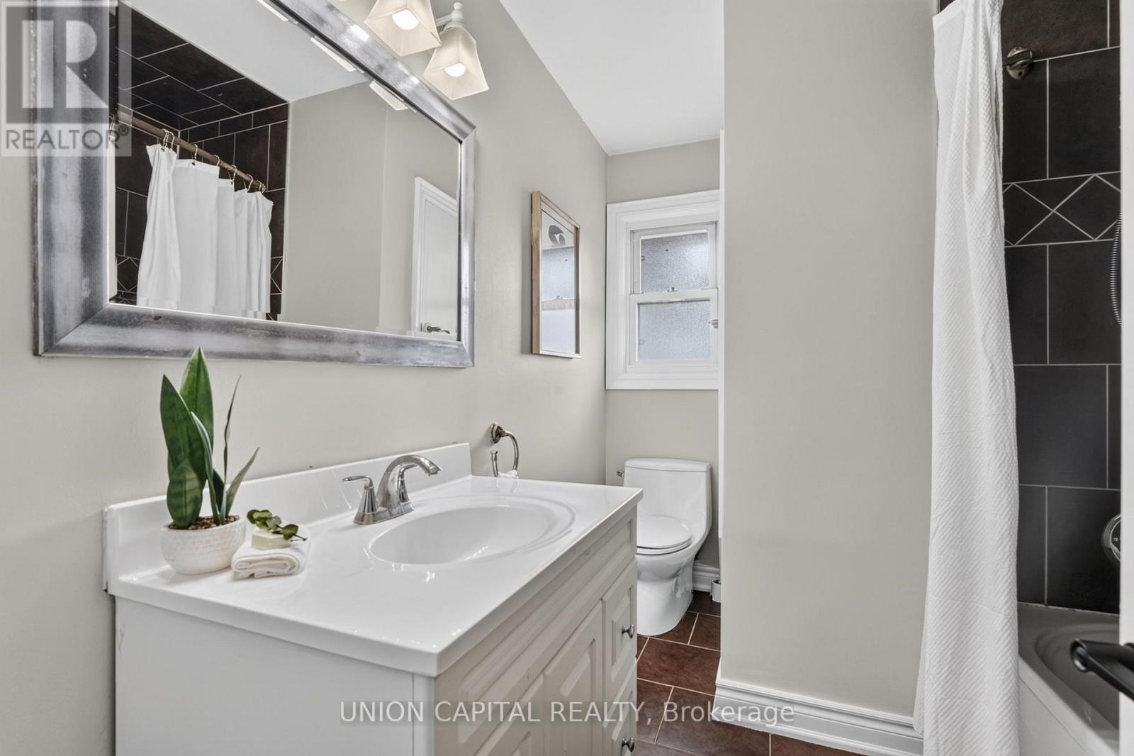 30 COLLIER ROAD N - 25