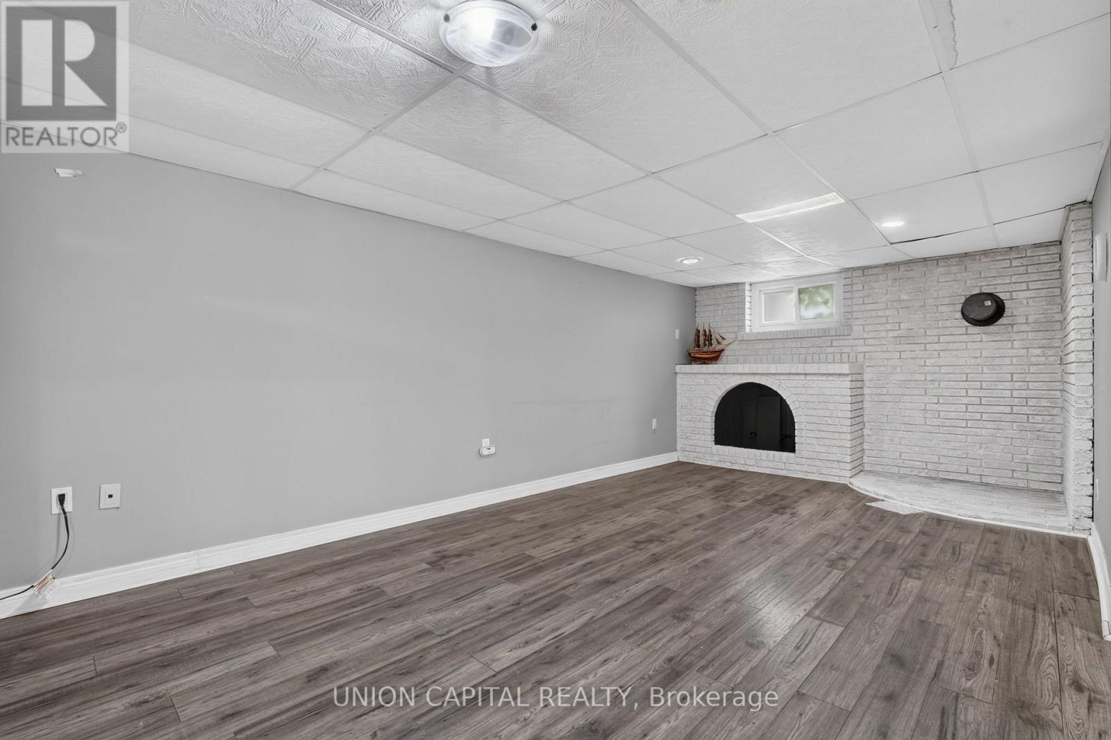 30 COLLIER ROAD N - 27