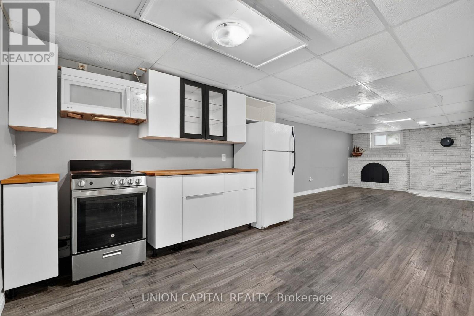 30 COLLIER ROAD N - 32