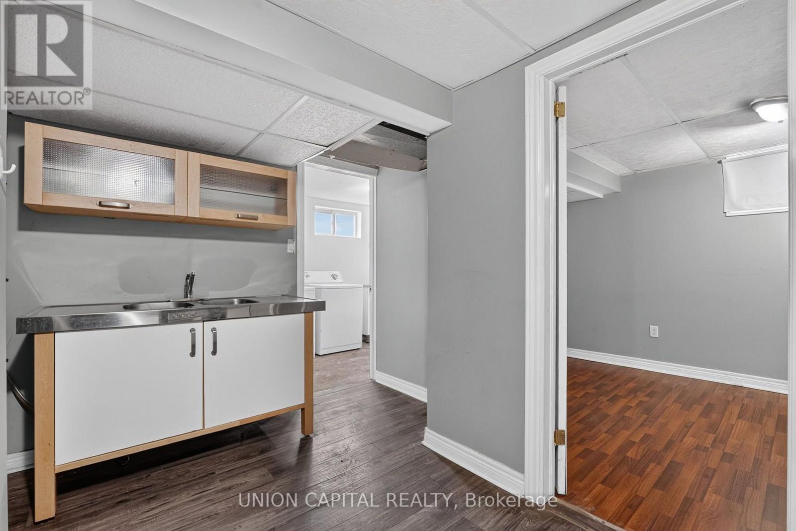 30 COLLIER ROAD N - 33