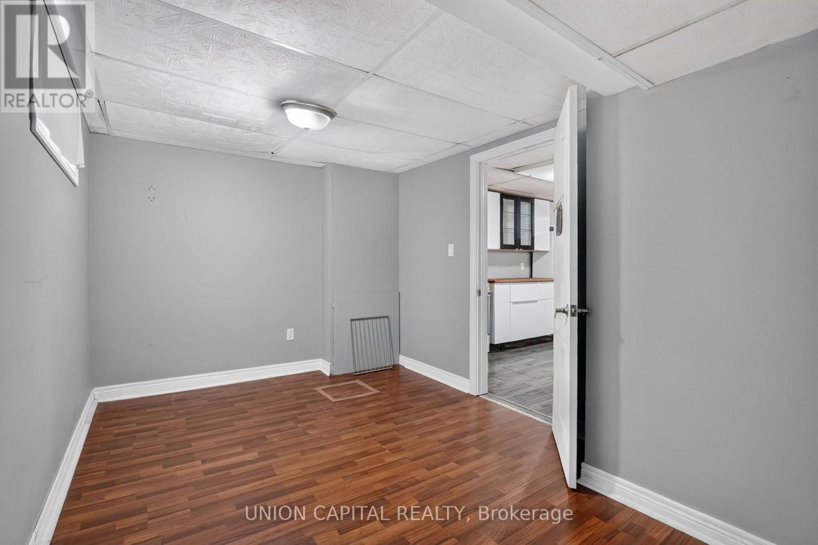 30 COLLIER ROAD N - 35