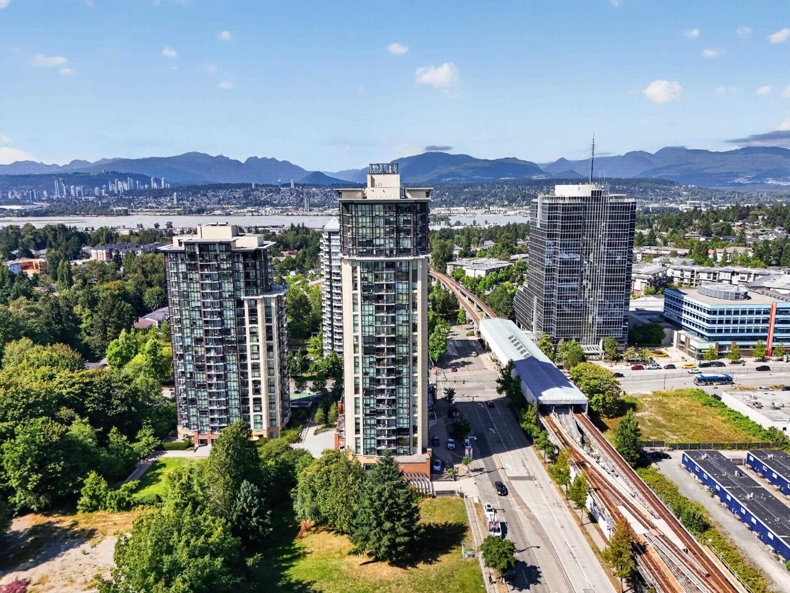 2 Bed, 2 Bath House for Sale in Surrey – 2302 10777 UNIVERSITY DRIVE, Surrey – MLS# R3145903 - Image 26