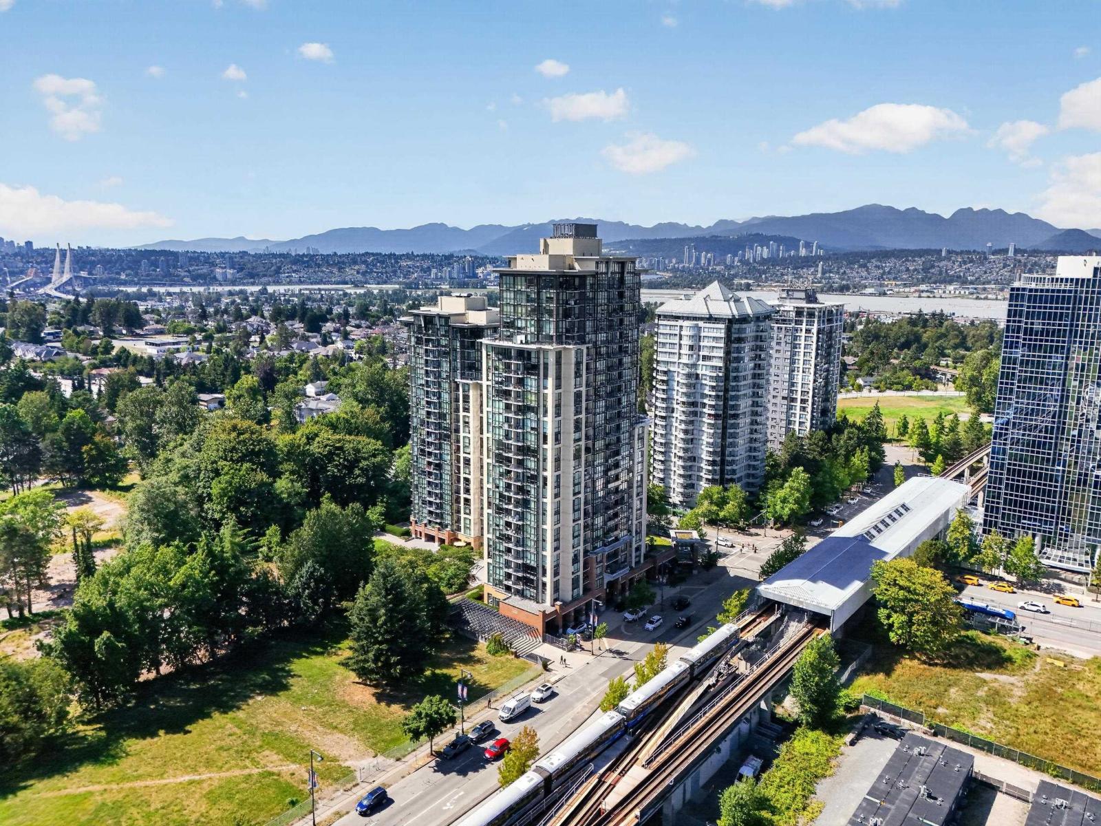 2 Bed, 2 Bath House for Sale in Surrey – 2302 10777 UNIVERSITY DRIVE, Surrey – MLS# R3145903 - Image 25