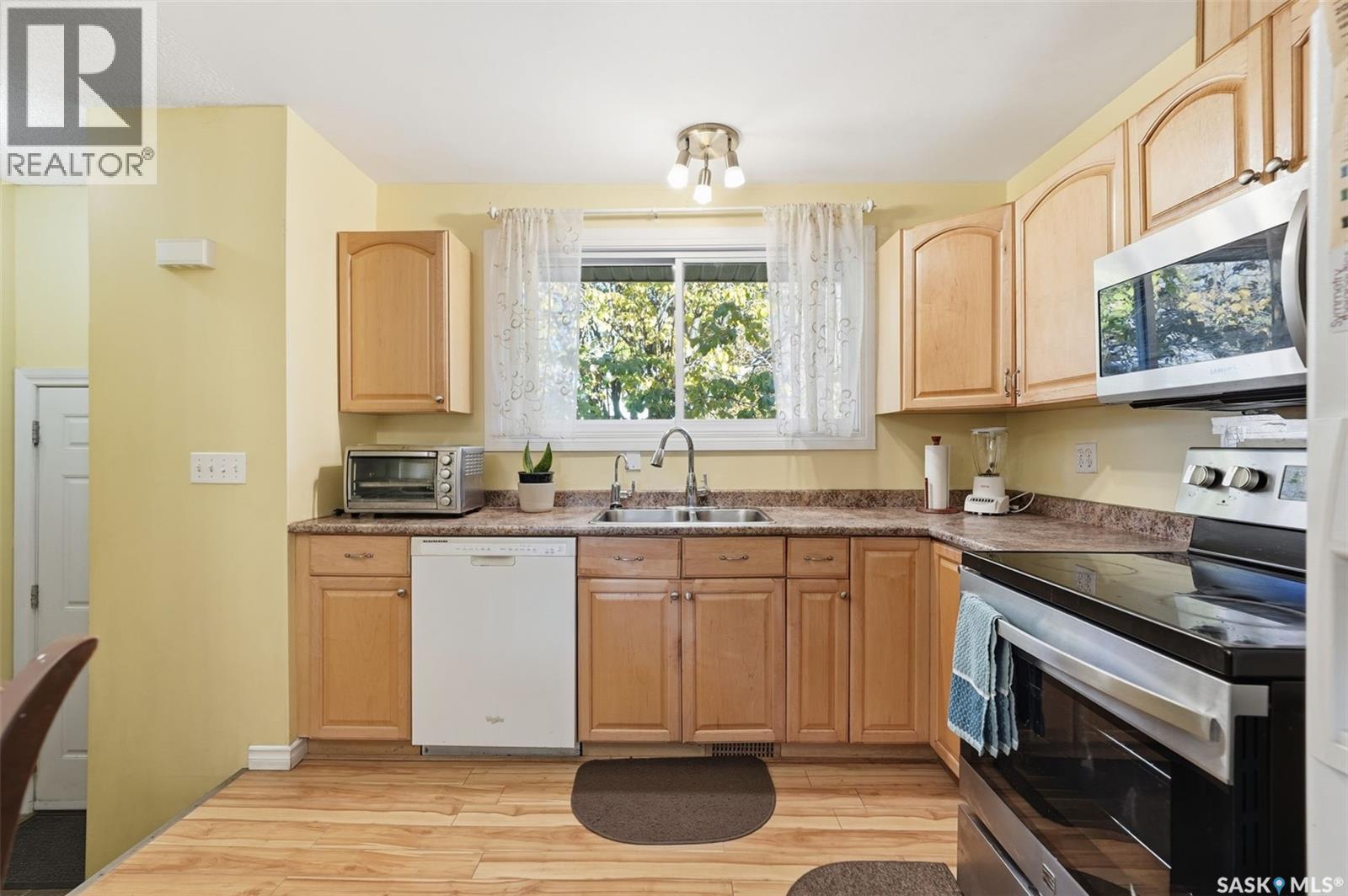 10 Dominion CRESCENT - 9