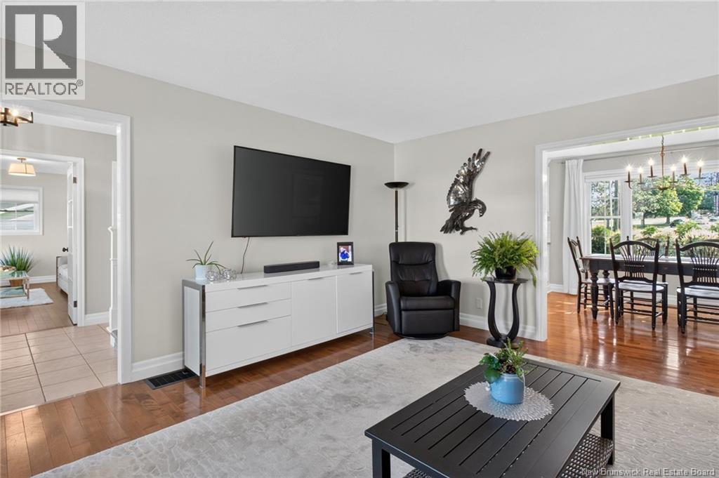 12 Fairway Boulevard - 10