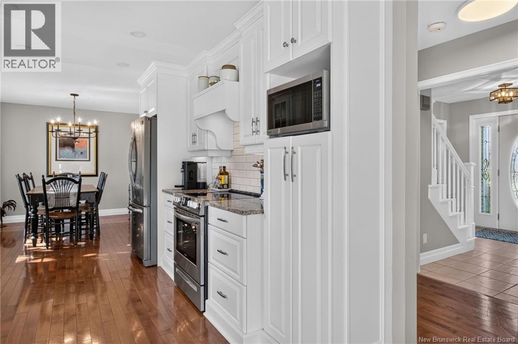 12 Fairway Boulevard - 16
