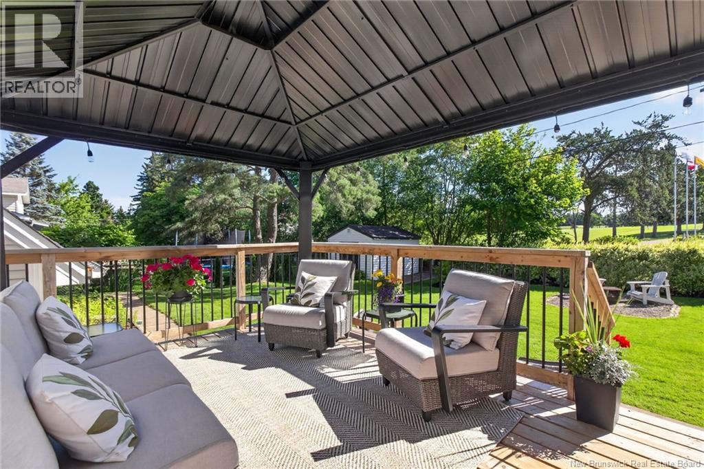 12 Fairway Boulevard - 32