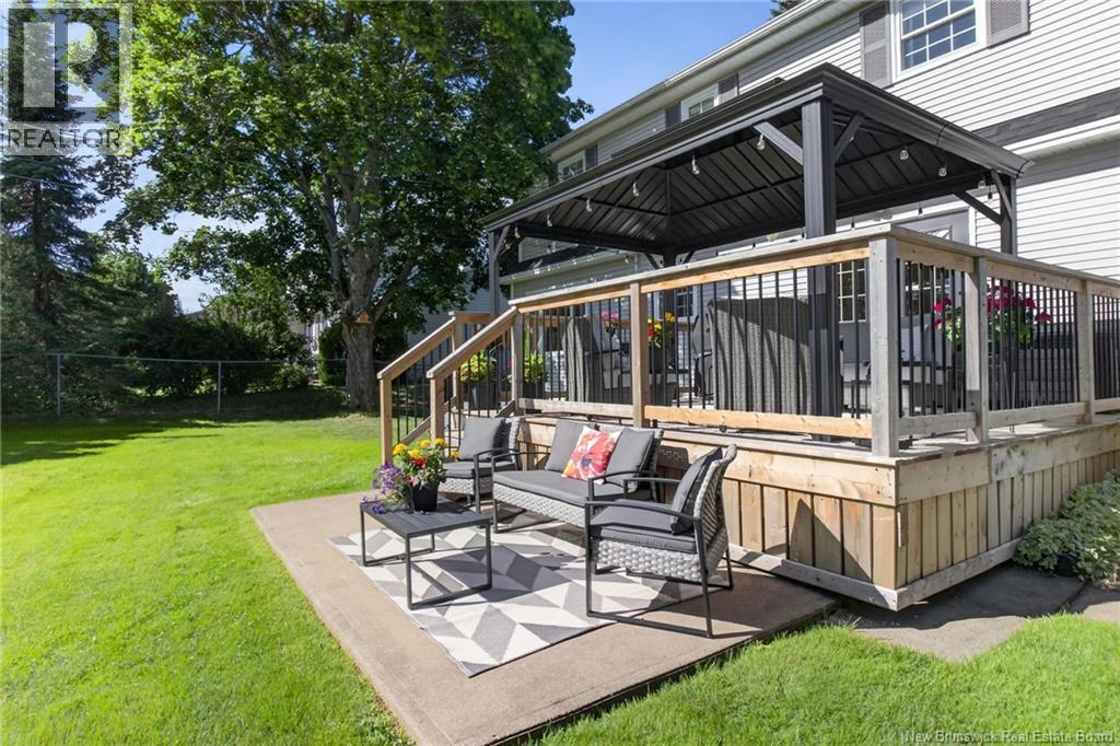12 Fairway Boulevard - 34