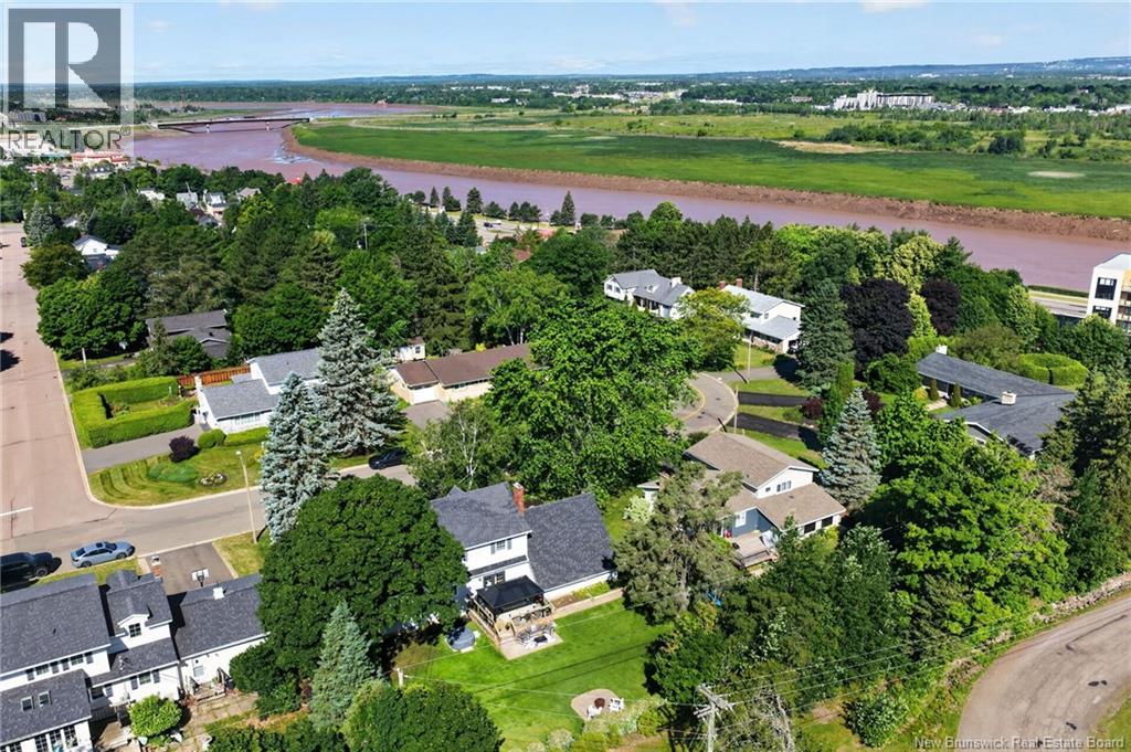 12 Fairway Boulevard - 40