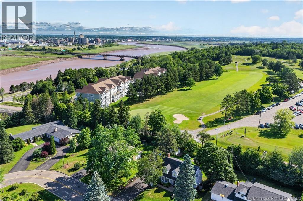 12 Fairway Boulevard - 41