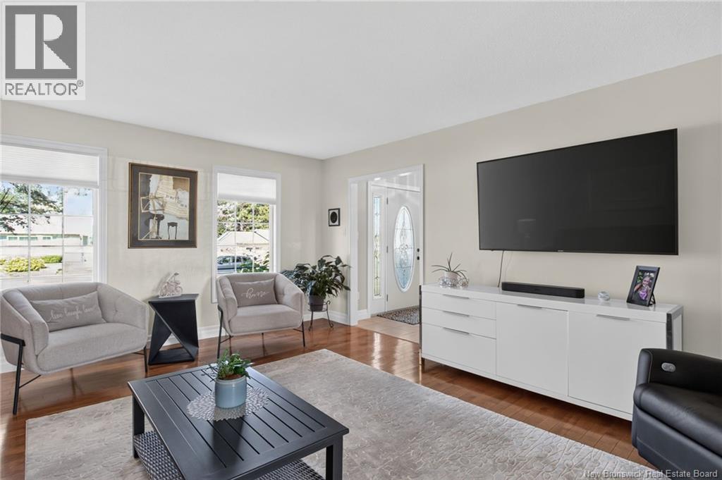 12 Fairway Boulevard - 8