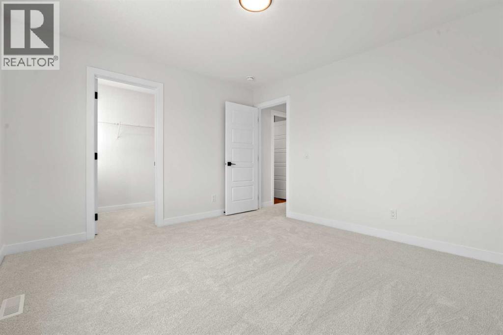 571 Buffaloberry Manor SE - 30