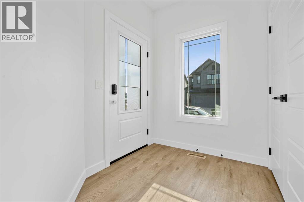 571 Buffaloberry Manor SE - 3