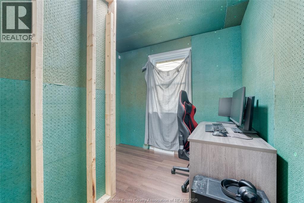 248 MCKAY AVENUE - 16