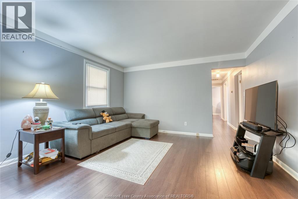 248 MCKAY AVENUE - Image 6