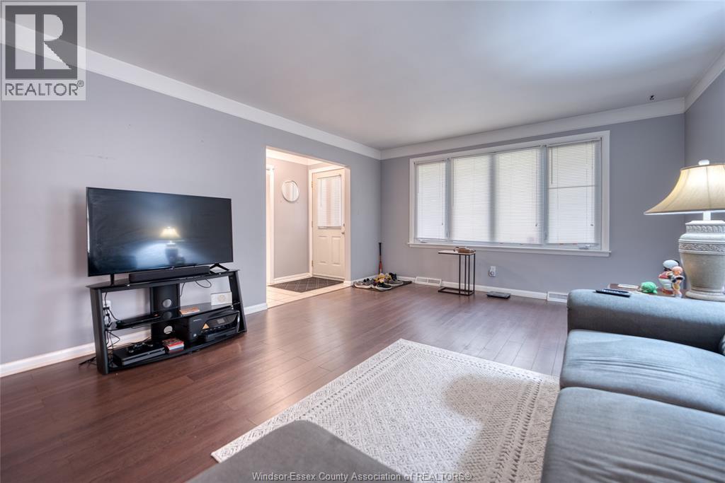 248 MCKAY AVENUE - 7