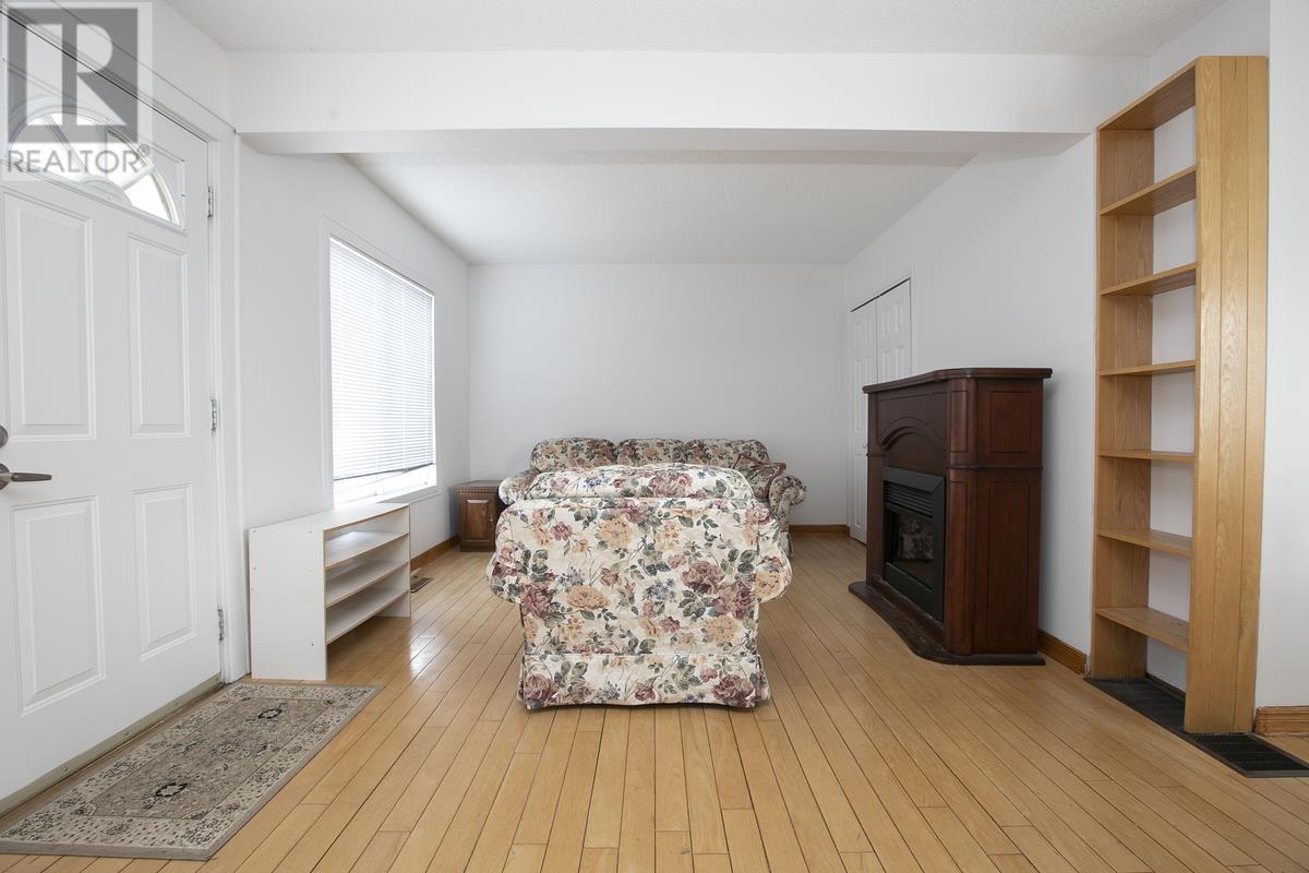 548 Lake ST - 12