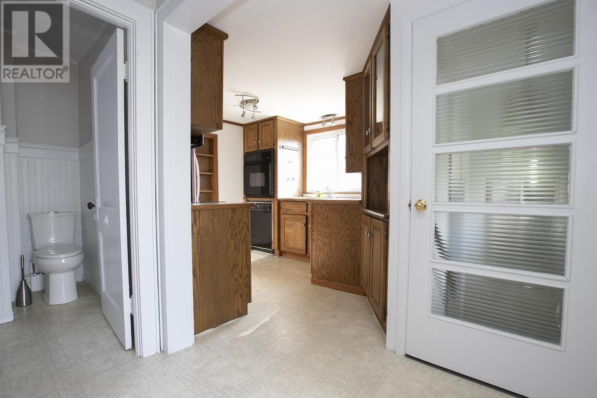 548 Lake ST - 18