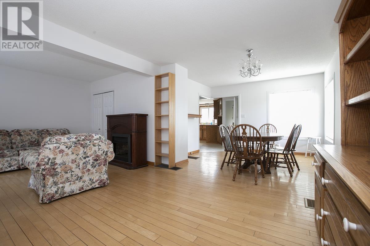 548 Lake ST - 15