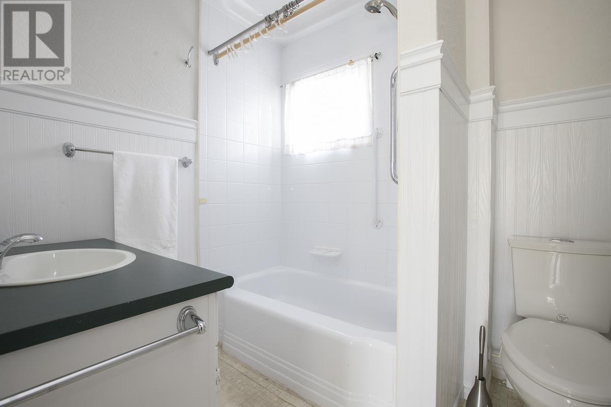 548 Lake ST - 25