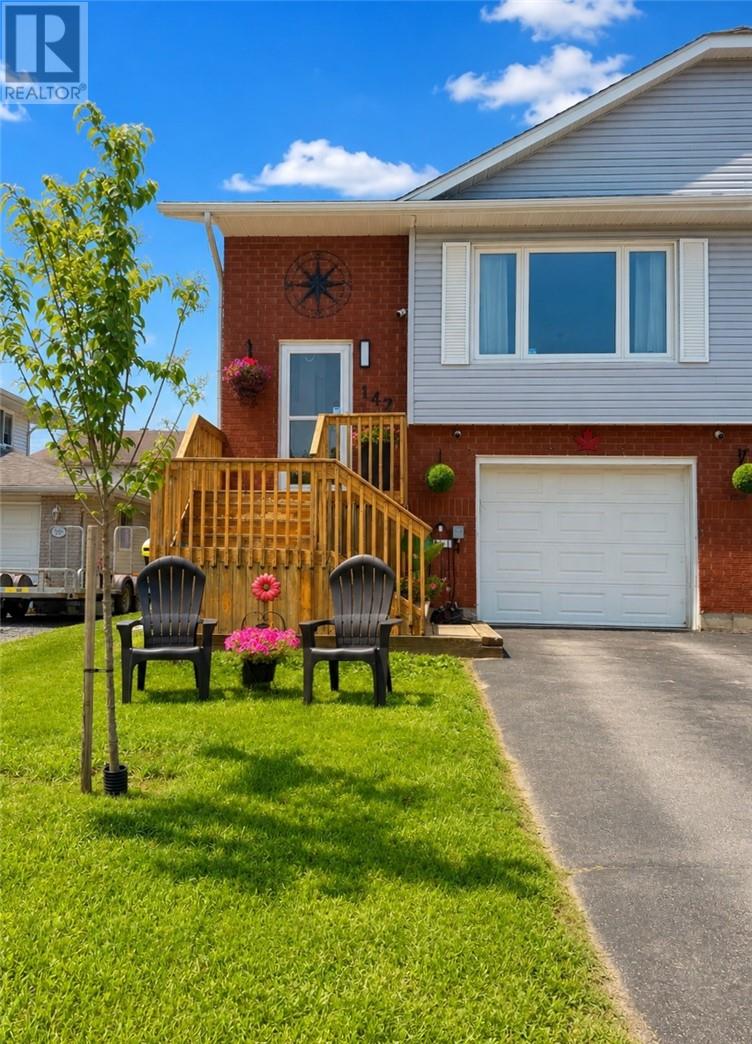 142 Plumtree Crescent - 1