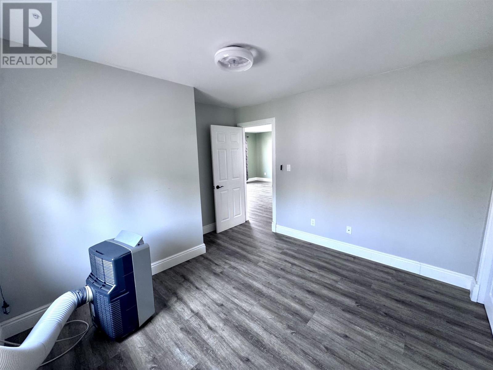 18 Wood AVE - 18