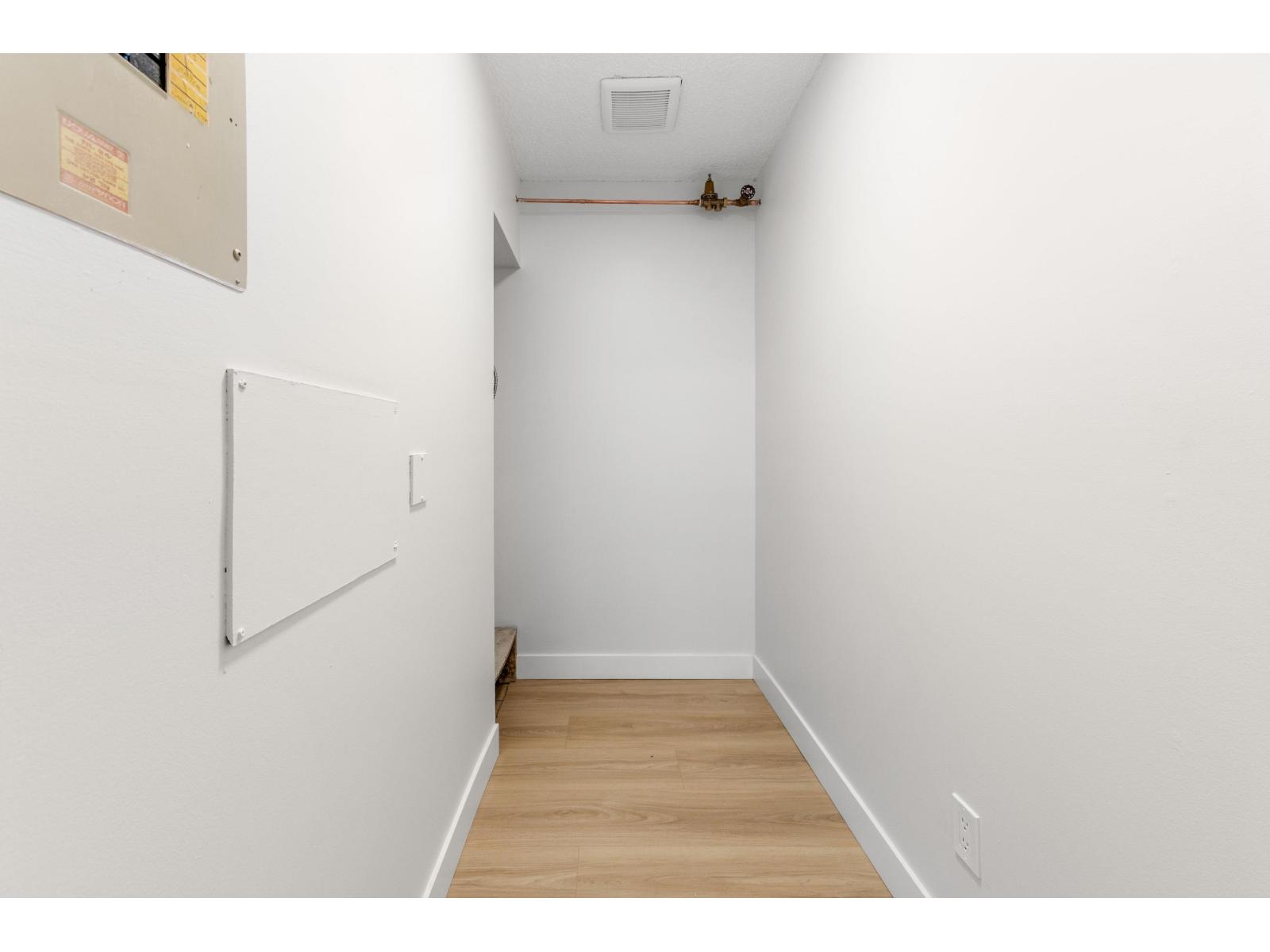 2 Bed, 1 Bath House for Sale in Surrey – 10582 HOLLY PARK LANE, Surrey – MLS# R3147798 - Image 19