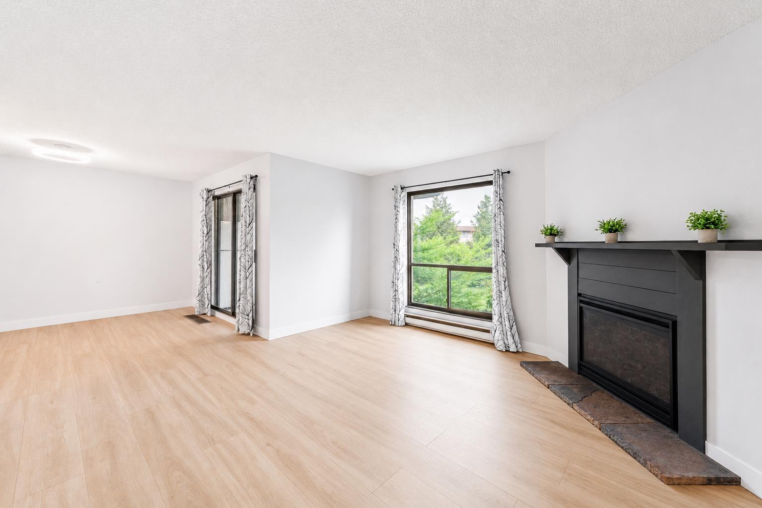 2 Bed, 1 Bath House for Sale in Surrey – 10582 HOLLY PARK LANE, Surrey – MLS# R3147798 - Image 6