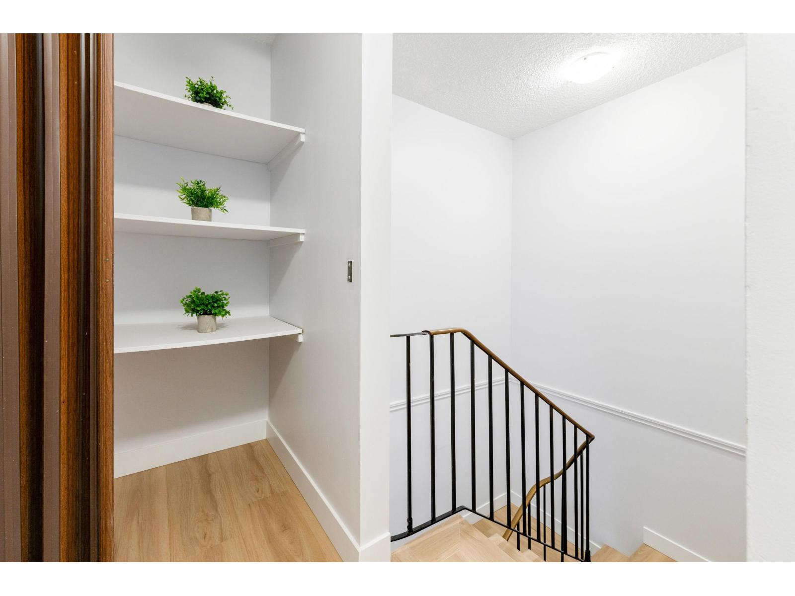 2 Bed, 1 Bath House for Sale in Surrey – 10582 HOLLY PARK LANE, Surrey – MLS# R3147798 - Image 24