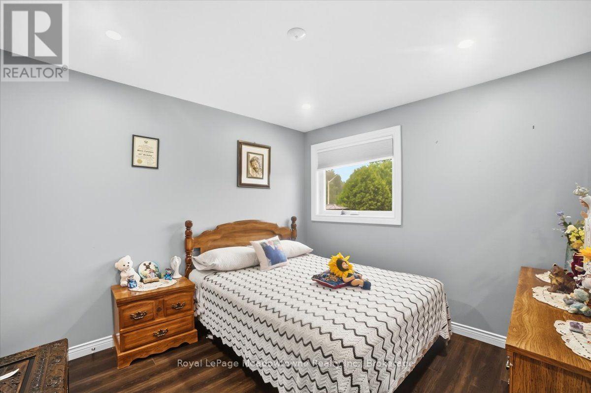 15 SHARPE STREET - 15