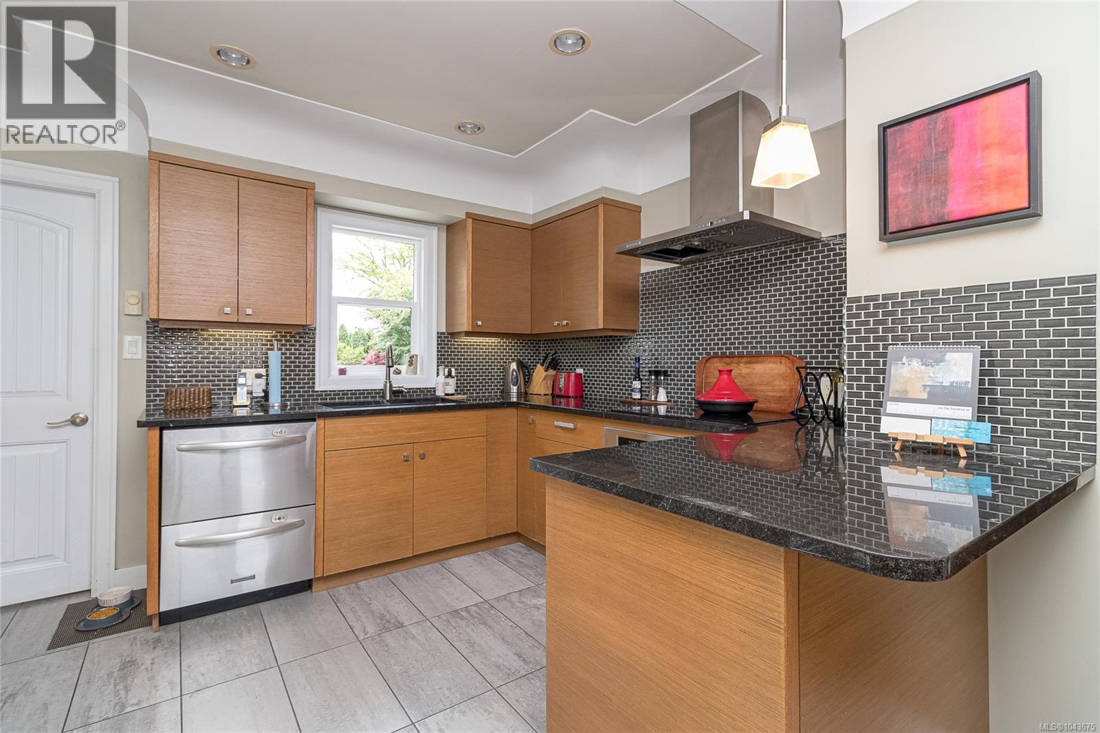 10107 Third St - 13