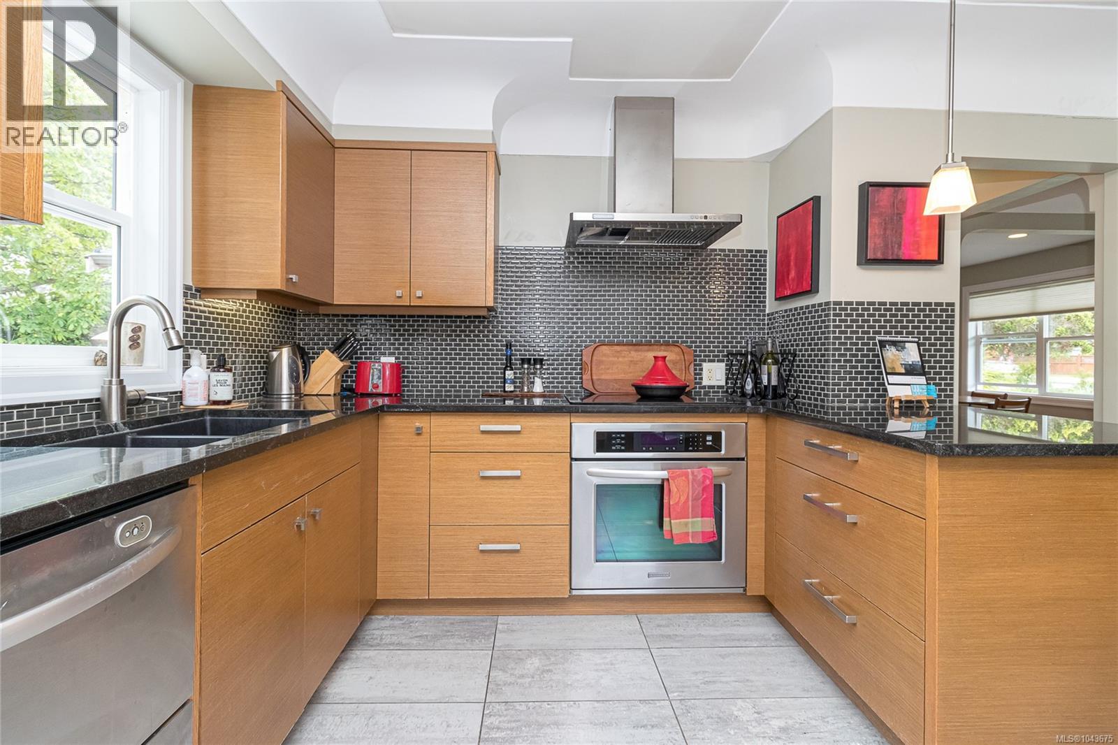 10107 Third St - 14