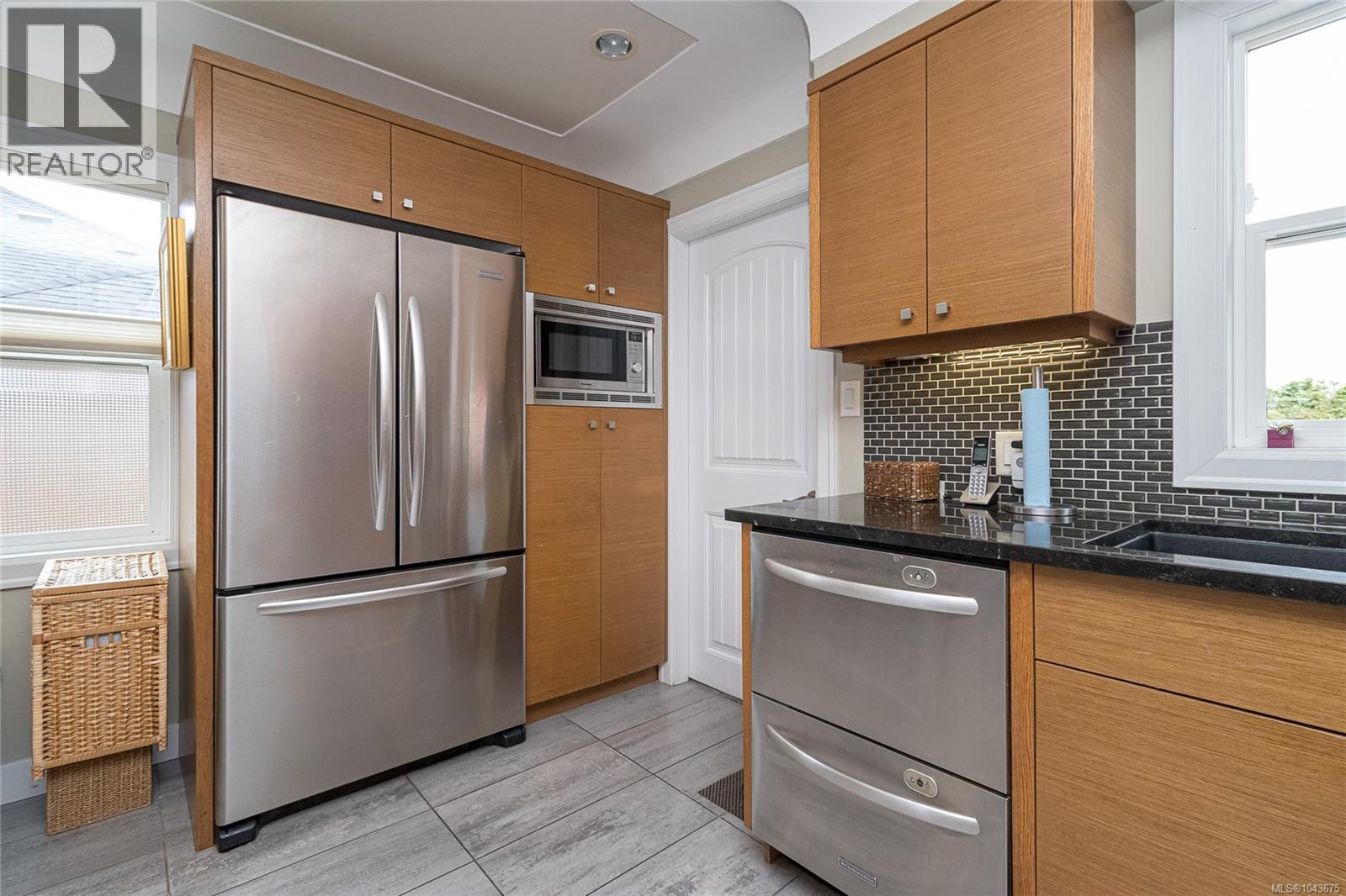 10107 Third St - 15