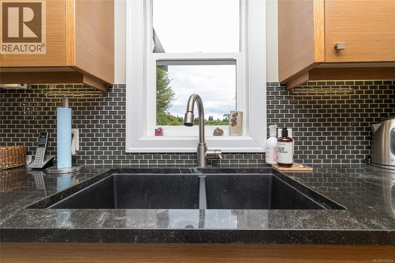 10107 Third St - 16