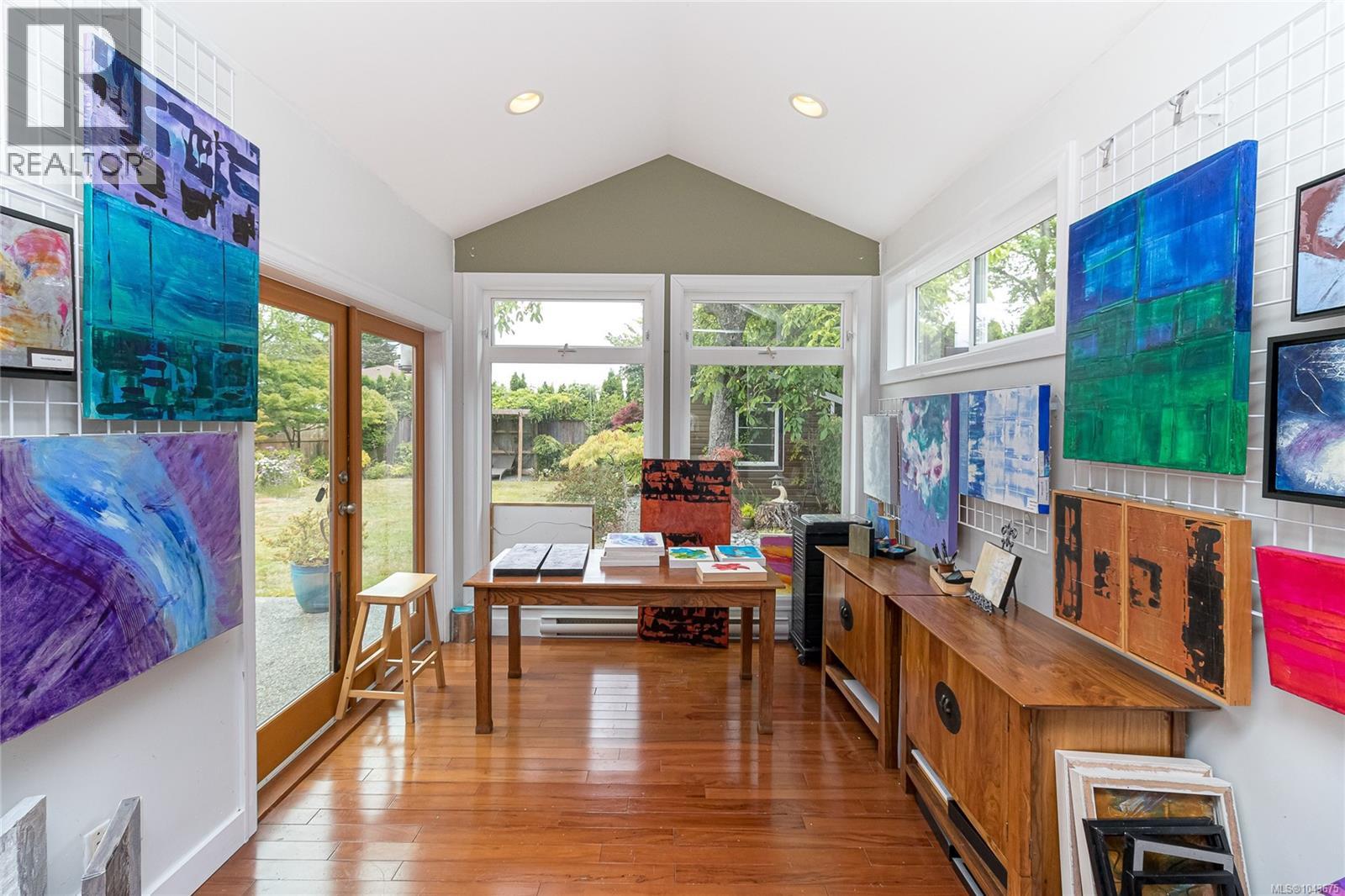10107 Third St - 23